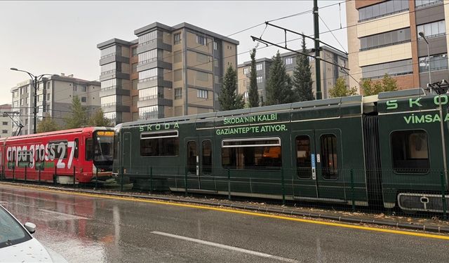 Gaziantep'te tramvaya yıldırım isabet etti