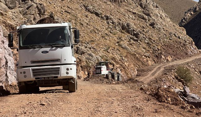 Hakkari'de çığ riski bulunan yol güvenli hale getirildi