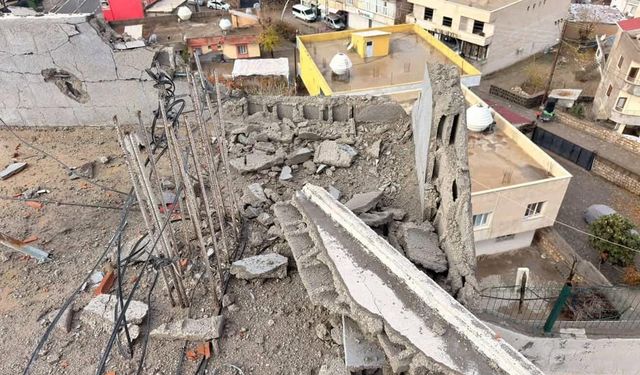 Şırnak’ta kar yağışı sırasında apartmana yıldırım düştü