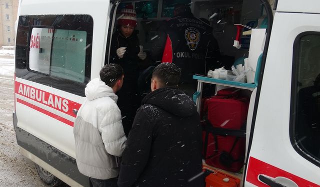 Köpek öğrencilere saldırdı; 3 yaralı