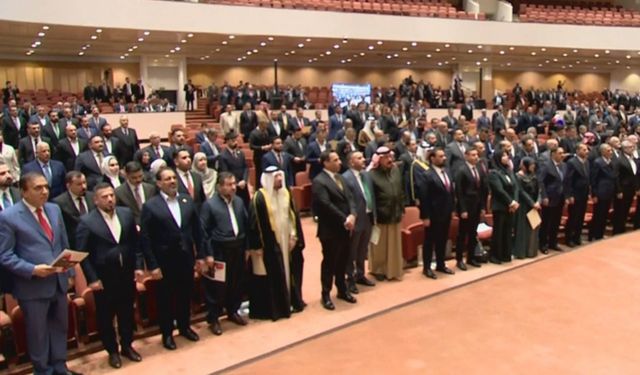 Irak’ta  parlamento açılışında vekiller Kürtçe yemin etti