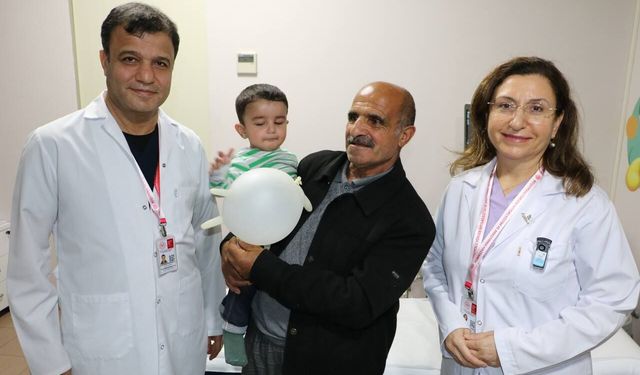 Kalbi yarım doğan bebek, tedaviyle hayata tutundu