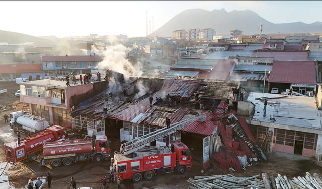 Bitlis’te kereste fabrikasında yangın söndürüldü