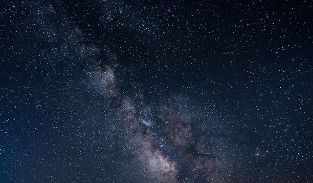 12 milyar yıllık dev galaksi keşfedildi