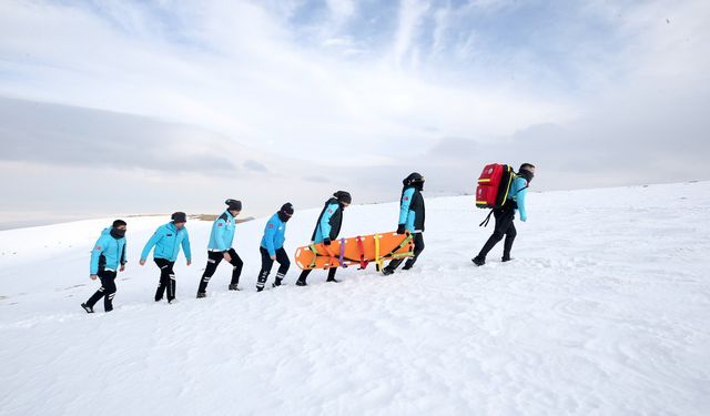 Muş’ta UMKE görevlileri zorlu kış eğitimlerinden geçiyor