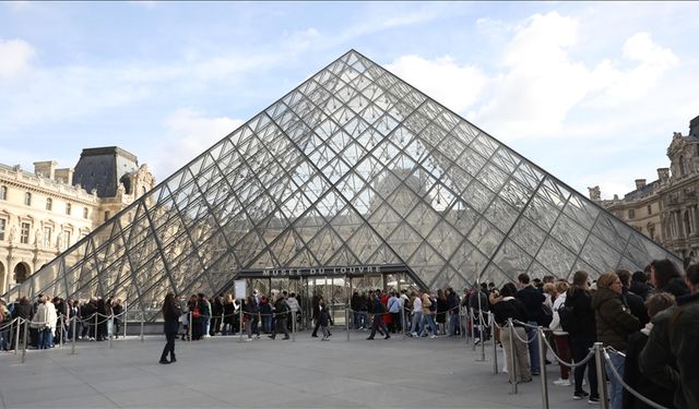 Louvre personeli kötü koşullar nedeniyle greve hazırlanıyor