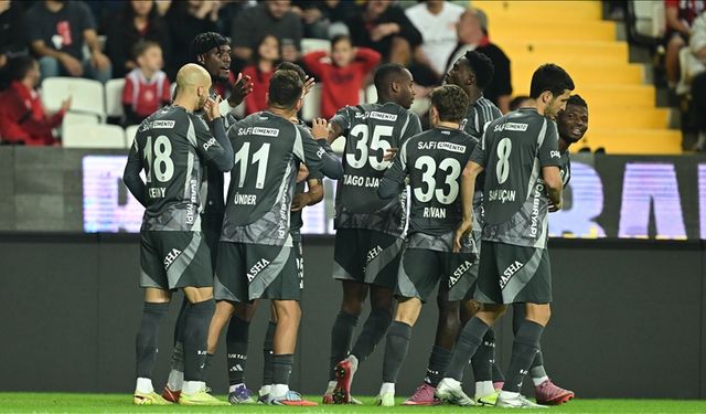 Beşiktaş, Süper Lig'de Trabzonspor'a konuk oluyor