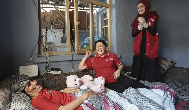 Konya’da baba ve engelli kızı Kızılay sürpriziyle sevindi