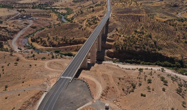 Zarova Köprüsü 4 yıldır Siirt-Şırnak yolunu güvenle bağlıyor