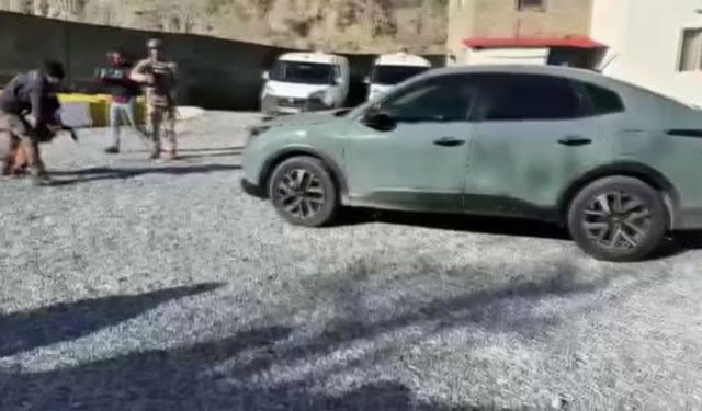 Hakkari'de durdurulan araçta 5.8 kilo zehir çıktı