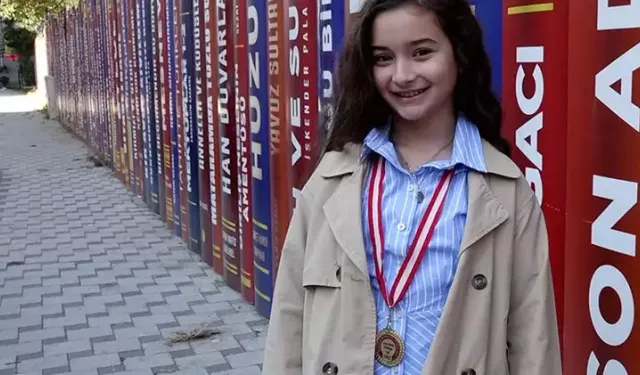 Matematikte Altın Başarı: Lina Singapur Yolcusu