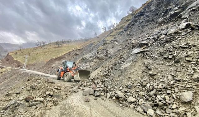 Batman’da heyelan nedeniyle kapanan yollar açıldı