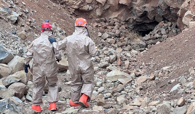 Mağarada erkek cesedi bulundu