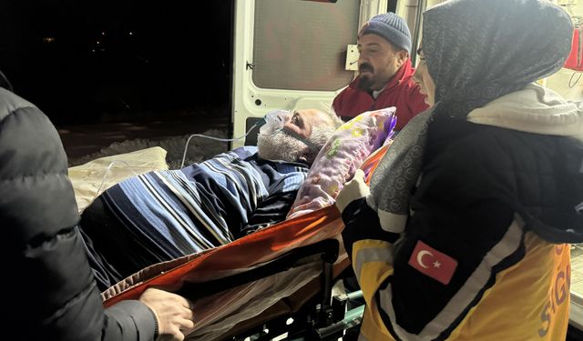 Köydeki hastaya paletli ambulansla ulaşıldı