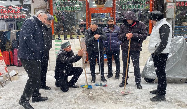 Kars’ta kar nedeniyle 130 köy yolu kapandı