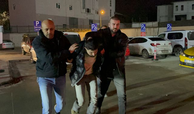 otomobil yayaların arasına daldı: 3 ölü