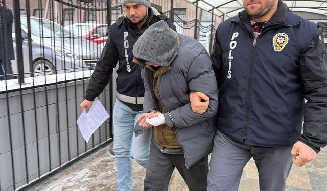 Üvey babasını bıçaklayan şüpheli tutuklandı