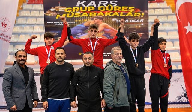 Hakkari güreşte bölgeyi salladı