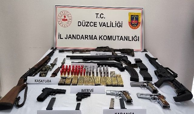 Ateşli silahlarla paylaşım yapan 8 şüpheli gözaltında