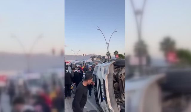 Tır ile minibüsün çarpıştığı kazada 18 kişi yaralandı