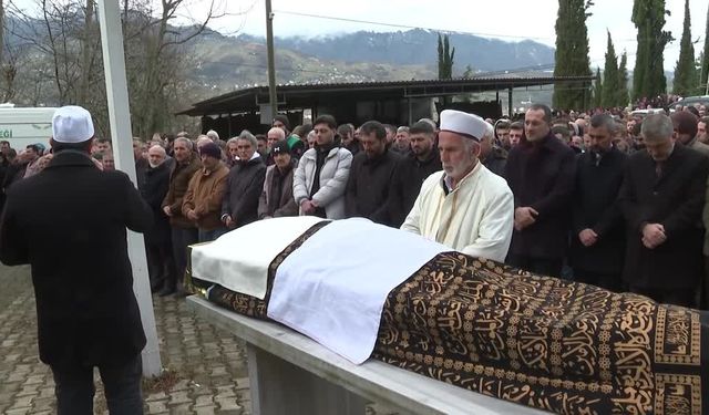 Saç ekimi sırasında ölen kişi defnedildi