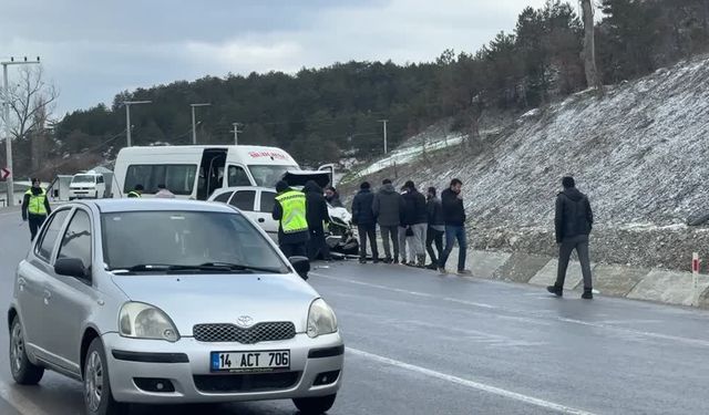 Minibüs ile otomobil çarpıştı: 1 ölü, 9 yaralı