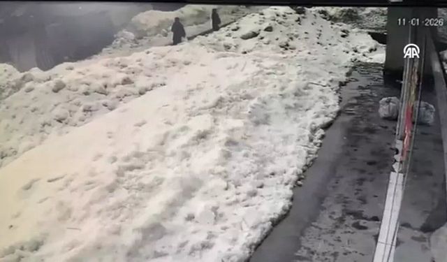 Kar kütlesi faciası kameralara yansıdı