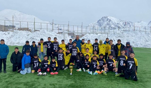 Hakkarispor U14 Takımı il şampiyonu oldu