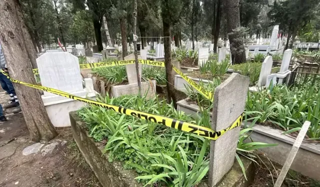 Mezarlıkta, poşette gömülü halde cenin bulundu