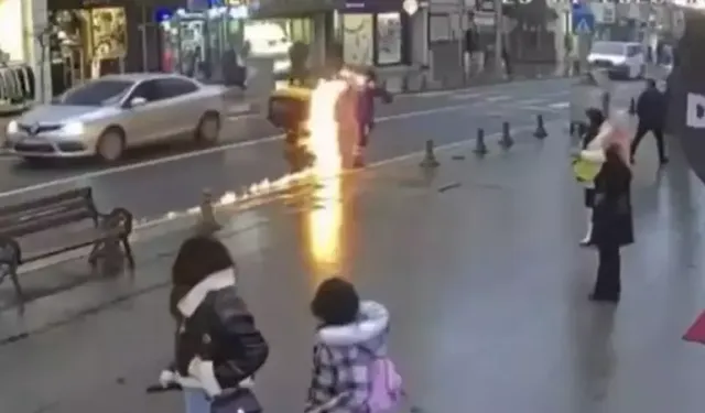 Seyir halindeki motosiklet alev aldı