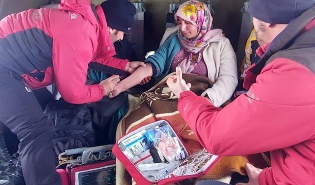 Kadın helikopterle hastaneye taşındı