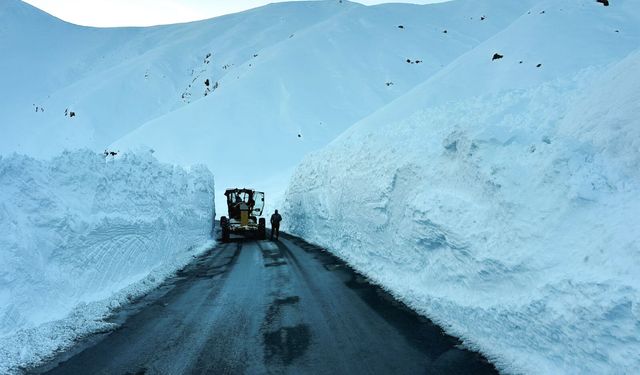 Hakkari-Şırnak kara yolu ulaşıma açıldı