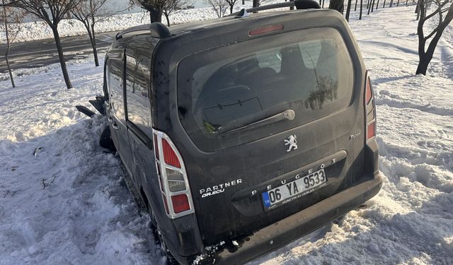 Erçiş'te trafik kazasında 2 kişi yaralandı