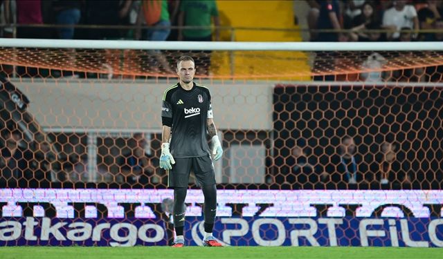 Milli kaleci Mert Günok, Beşiktaş'a veda etti