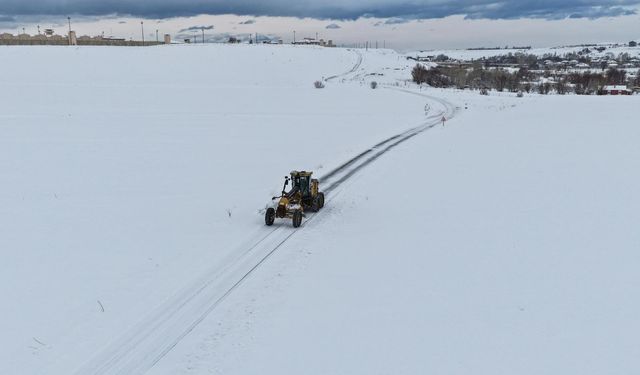 Van'da 283 yerleşim yeri ulaşıma kapandı