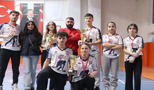 Hakkari Spor Lisesi iki branşta zirvede