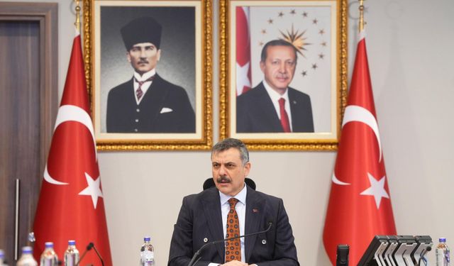 Bakan Çiftçi, birim amirleriyle bir araya geldi