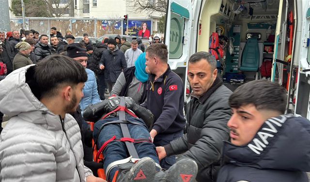 Otomobille çarpışan motosikletin sürücüsü ağır yaralandı