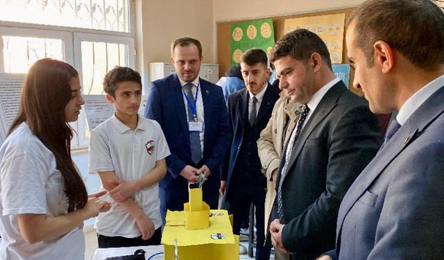 Hakkari’de eğitimde bilim atağı: TÜBİTAK 4006 başarısı