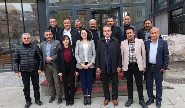 DEM Parti Hakkari'deki muhtarlarla  buluştu