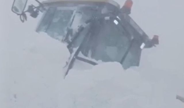 2 bin 540 rakımlı Sahara Geçidi'ne çığ düştü