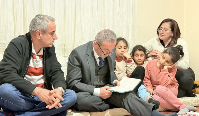 AK Parti Hakkari İl Teşkilatı Ramazan’da kapıları çalıyor