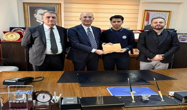 Başkan Büyüksu şampiyon öğrenciyi ağırladı