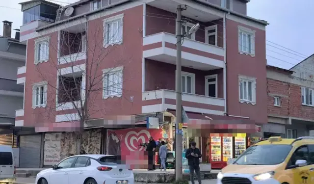 Eşi kapıyı kırınca panikle balkondan atladı