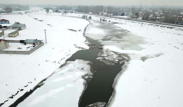 Nehir ve dereler buzla kaplandı