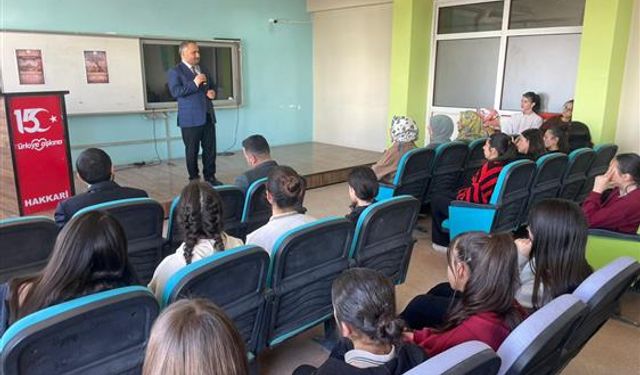 Hakkari Müftüsü Okuş, öğrencilerle buluştu