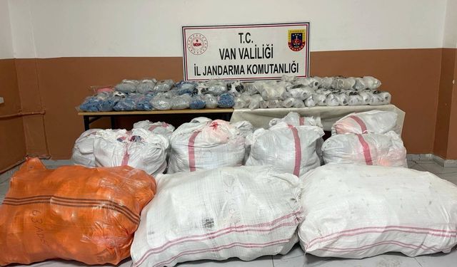 Durdurulan araçtan 3 milyonluk kaçak eşya çıktı