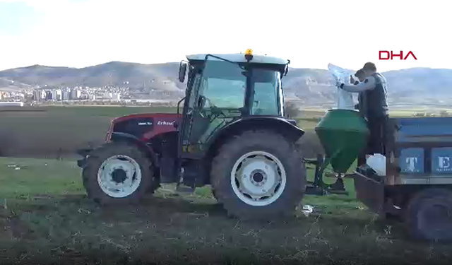 Gercüş’te çiftçiler bahar gübresine başladı