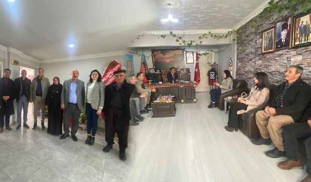 Hakkari’de DEM Parti heyetinden esnaf odalarına ziyaret