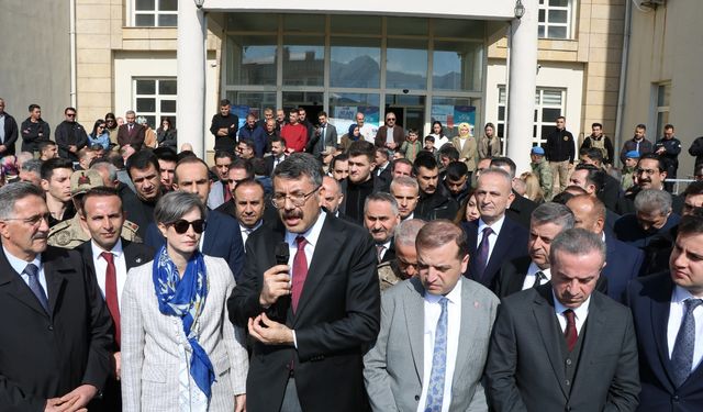 Bakan Yardımcısı Çelik Hakkari'den ayrıldı